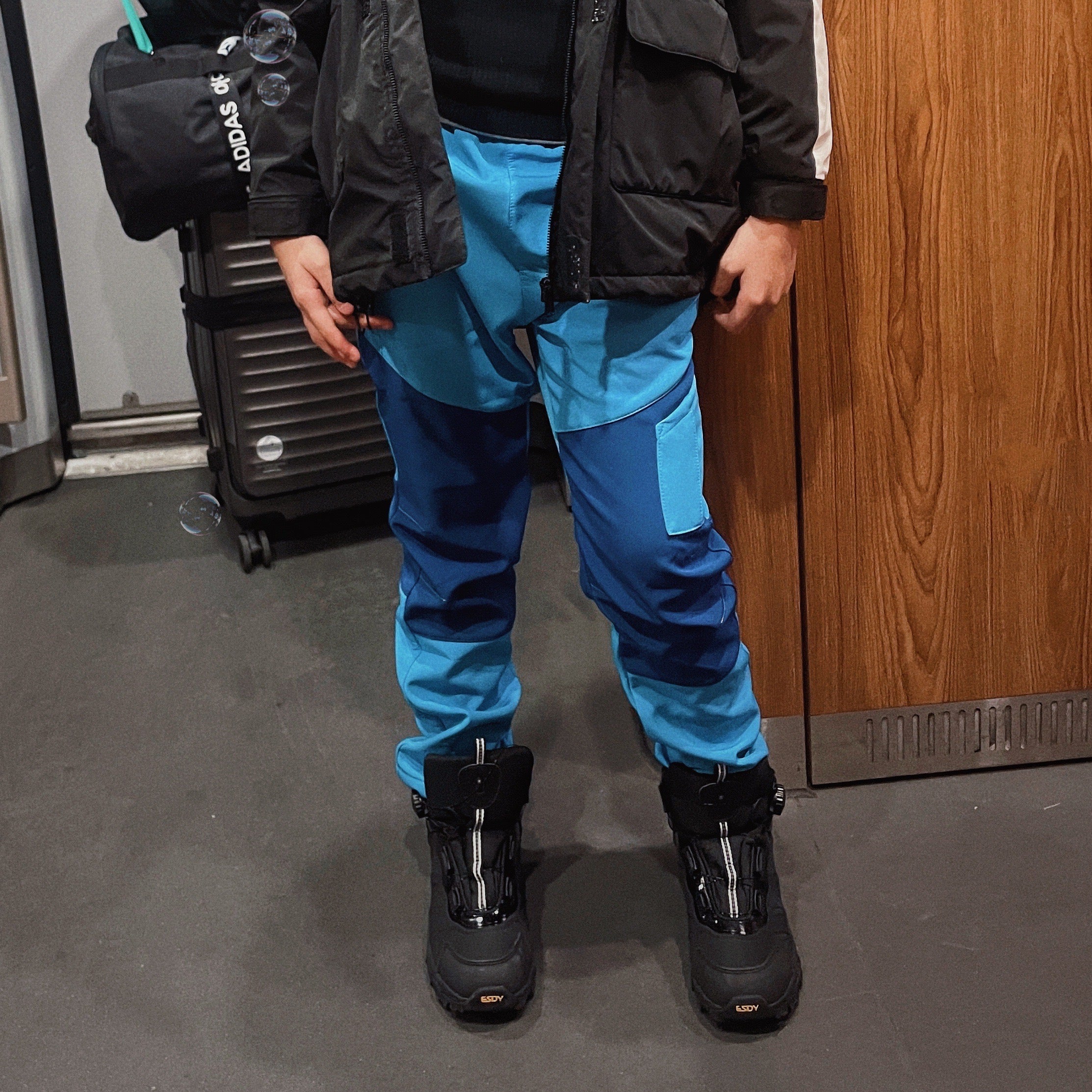 Unleash the Power of Adventure with WildKing Men's Fast Response Automatic Buckle Mid-top Waterproof Hiking Shoes-Black