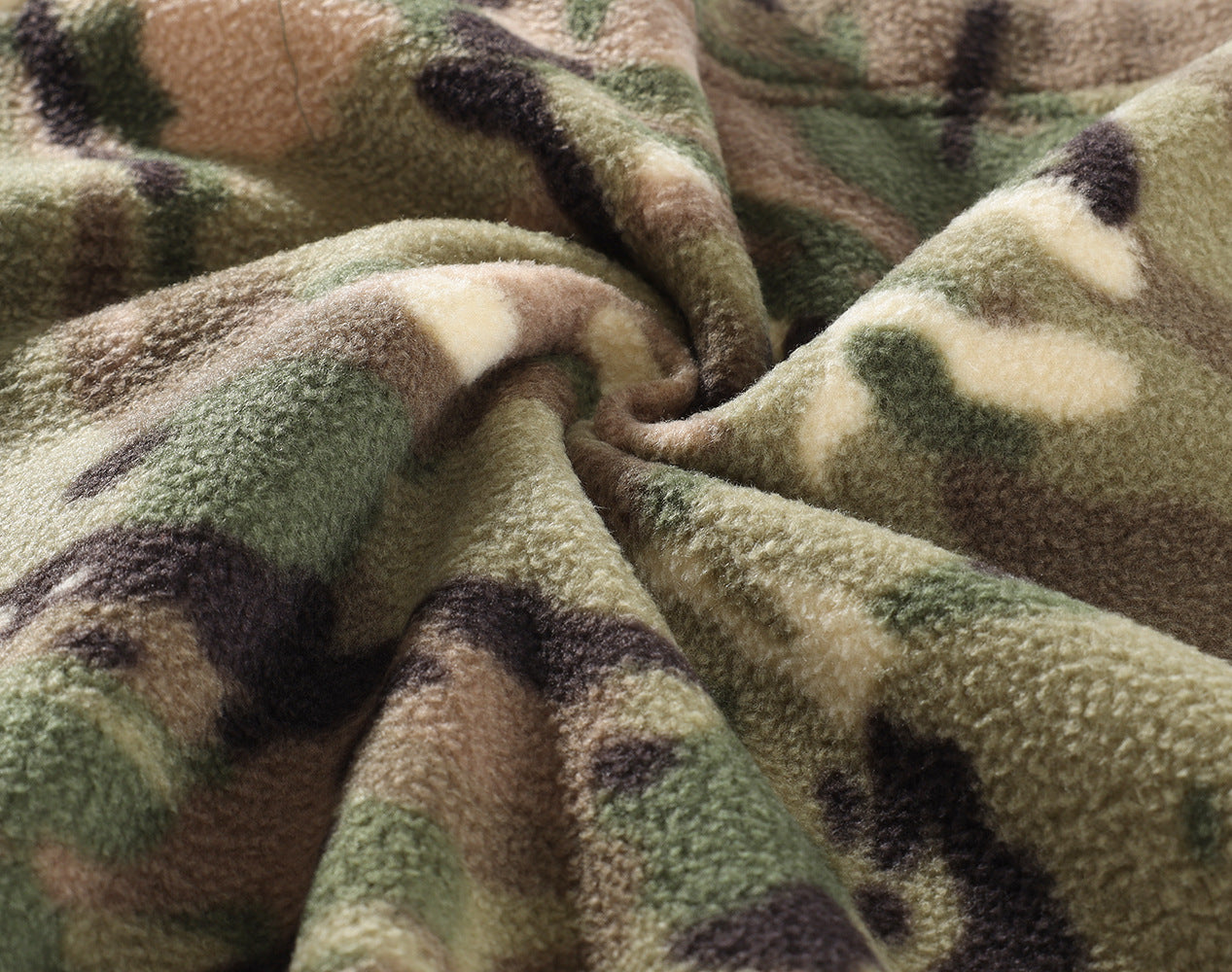 WildKing Men's Outdoor Fleece Camo Tactical Jacket