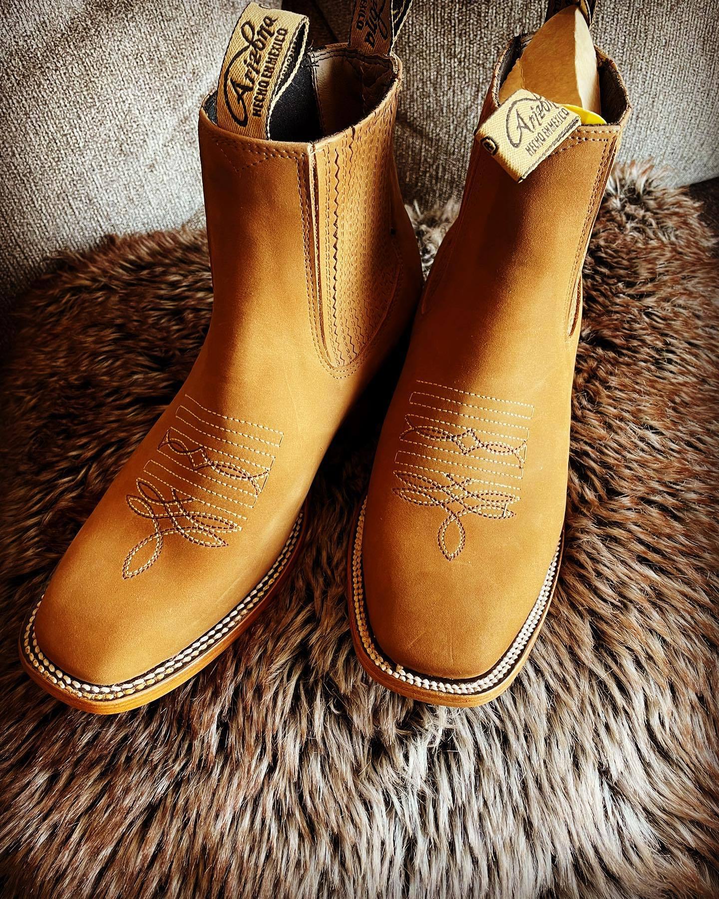 Wildking Men's Embroidered Sleeve Chelsea Martin Boots B3090